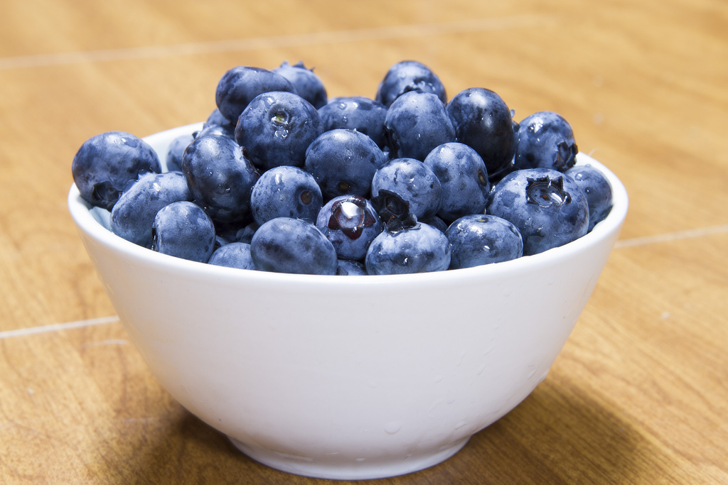 A bowl of blueberries