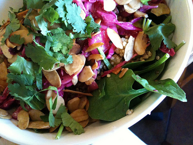 healthy quinoa and spinach salad