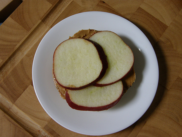 bagel with nut butter and apple slices