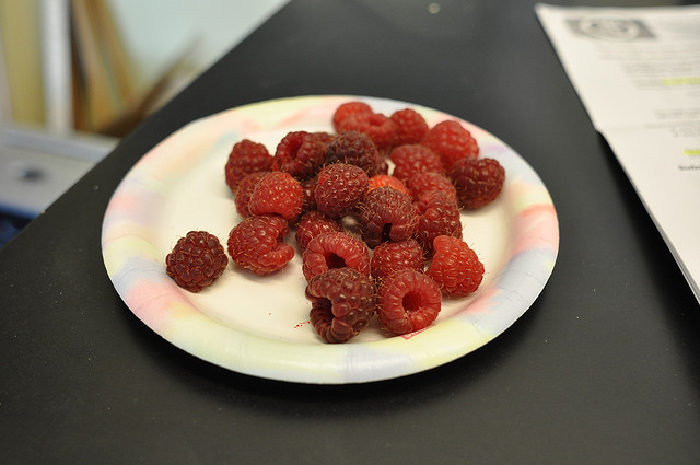 plate of raspberries