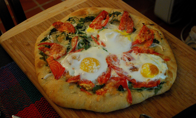 breakfast pizza with eggs