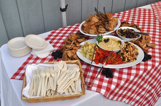 hummus and vegetable platter
