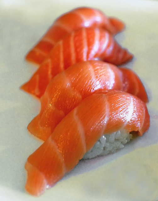 salmon nigiri