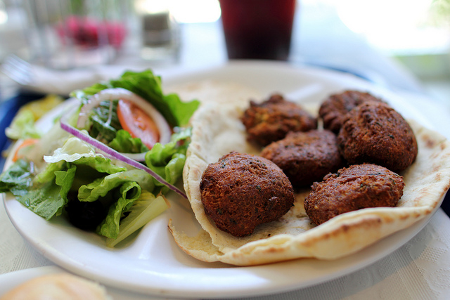 falafel takeout platter