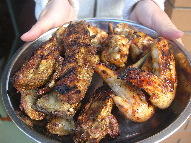 bowl of grilled chicken wings