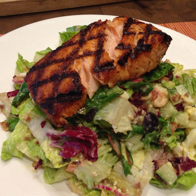 grilled salmon salad