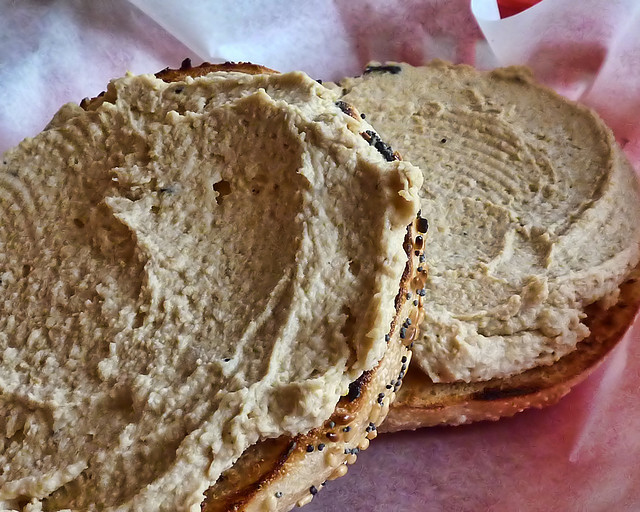 bagel with hummus