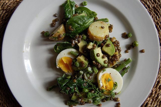 hard boiled eggs with lentils salad