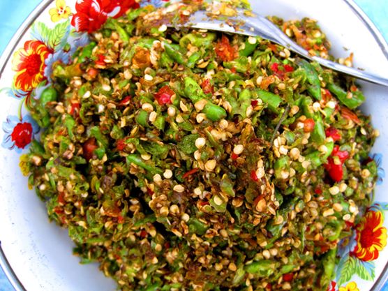 Burmese tea leaf salad